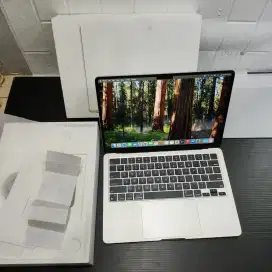 Macbook air m3 8/256 13 inch