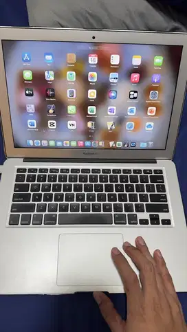 Macbook air 13 tahun 2015 4/256