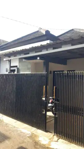 Di sewakan/ jual rumah LT 99/ LB 54, baru renovasi
