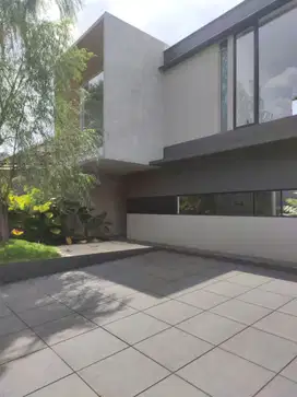 Disewakan Rumah Baru & Keren Desainer Patio Batununggal Indah Bandung