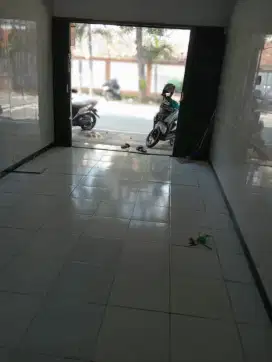 Ruko pinggir jalan
