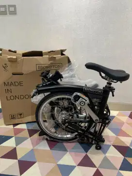 Sepeda Brompton  stang lurus type brompton S6L,UK, spt baru