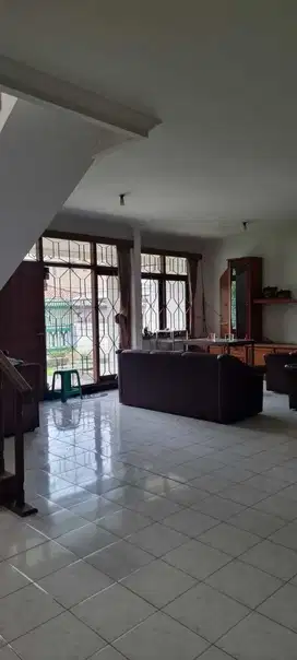 Rumah Klasik 1 Lantai di Komplek Dadali