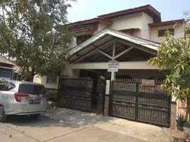 Rumah 2 Lantai Dekat Pertokoan di Medan Satria Bekasi Dijual