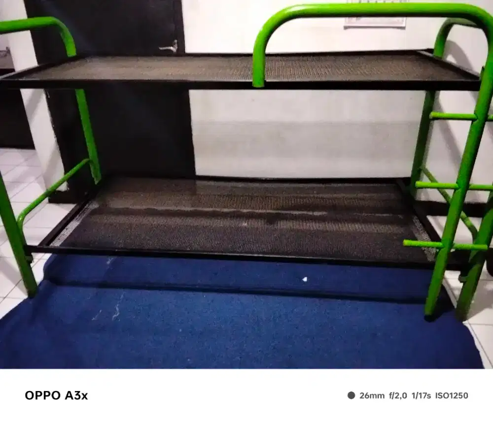 Ranjang Besi Tingat