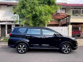 Toyota Innova Venturer 2021 AT Facelift