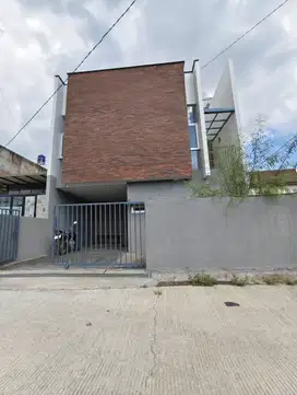 Rumah Baru 2 Lantai Kubik Industrial Modern Di Cisaranten Arcamanik