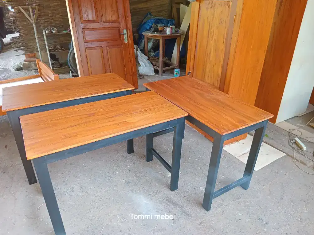 Meja kayu multiguna