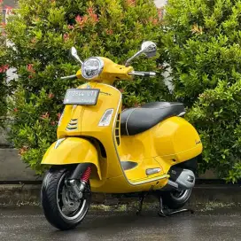 VESPA GTS 150 4V IGET ABS LED TH 2019 GOOD CONDITION