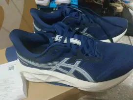 asics novablast 5 atc track club