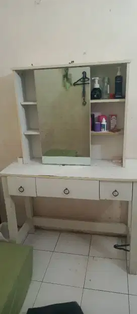 Meja rias makeup