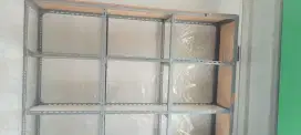 Rak Besi Kokoh Untuk Usaha