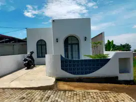 Dijual Rumah Unik Desain Santorini di Cilengkrang Bandung Timur
