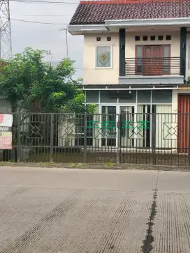 Di jual Apotek 2 lantai dan rumah 1 lantai