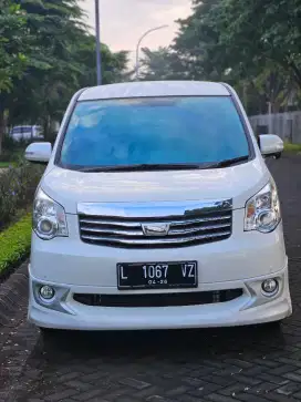 TOYOTA NAV1 V LIMITED LUXURY