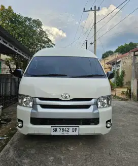Hiace commuter 2019