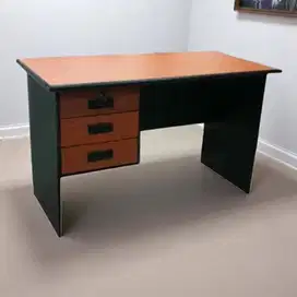 Meja Kantor Kony Berikut Laci tipe KN410
