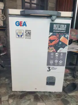 Di jual freezer box 110 liter GEA