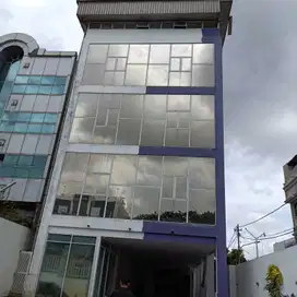 Gedung di Jatinegara Timur Jalan Raya Jaktim Bagus Strategis