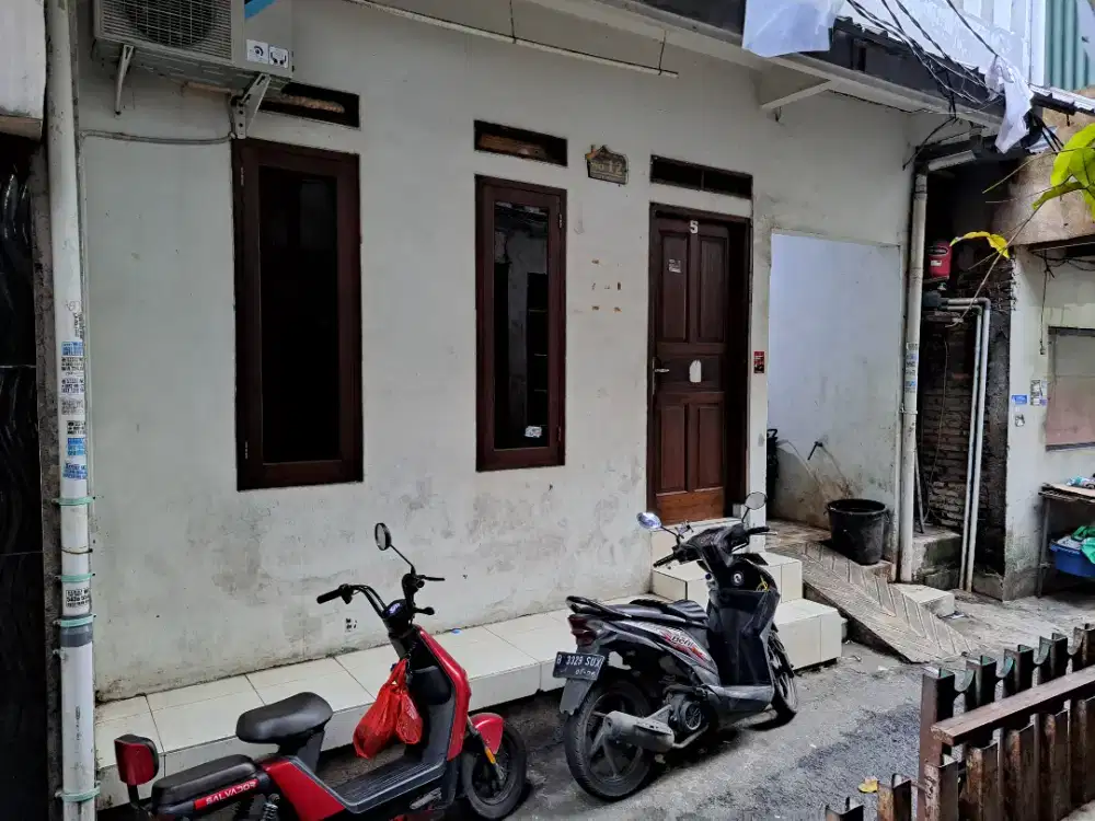 Kontrakan belakang Kompas Palmerah