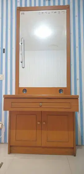 Meja Rias Kokoh dan Cakep, Bekas Pemakaian Sendiri