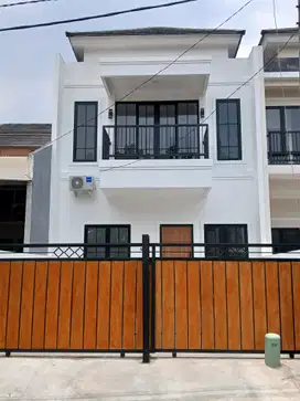 Dijual rumah baru 2 lt di Regency Melati Mas lt.90m hanya 1,650 M