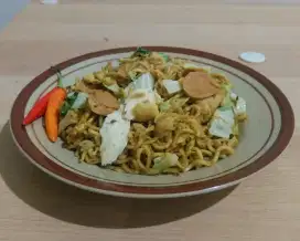 Mie goreng,nasi goreng, kwetiaw goreng