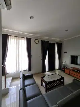 Dijual Rumah  cantik dan siap huni di Citraland Cibubur