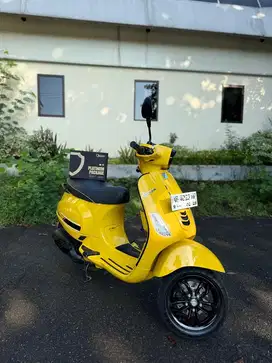 Vespa S 125 yellow  2023
