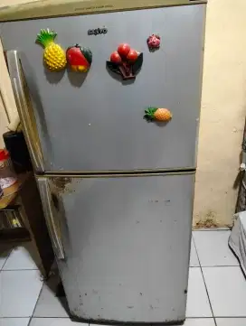 Jual cepat kulkas dua pintu merk sanyo