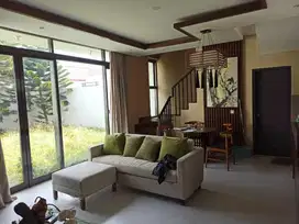 rumah mewah 2 lantai bsb city depan danau