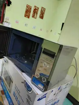 Microwave samsung 700w . 23L
