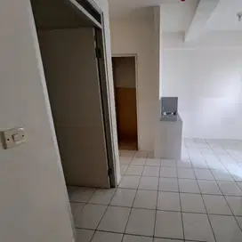 Menteng Square Unfurnished 2 br Lantai Rendah view city