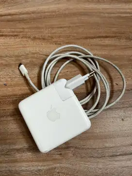 Jual carger macbook 61 watt plus cable c to c