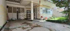 Disewakan Rumah Luas untuk Hunian/Kantor di Antapani