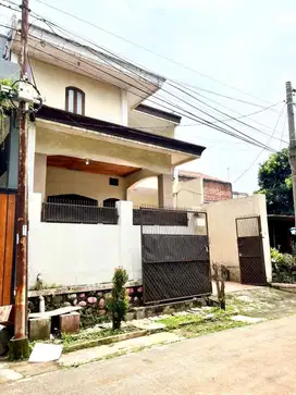 DI JUAL RUMAH 2 LANTAI LAYAK HUNI CITAYEM DEPOK