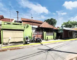 Rumah  plus Kios dekat kampus ATMi Karangasem Laweyan Solo