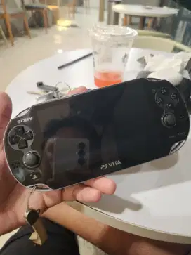 Ps Vita 256GB fullset ps pouch charger mulus pemakaian fullgame