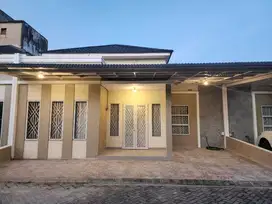 Disewakan rumah semi cluster , semi Furnished lokasi Jl. Riau Ujung