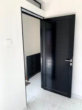 Pintu alumunium minimalasis