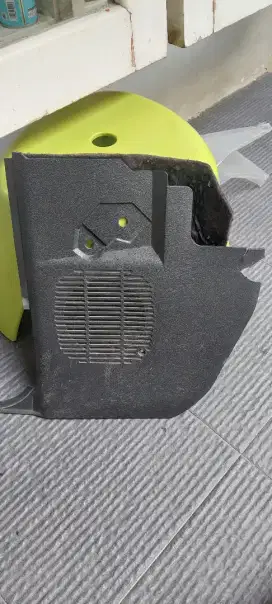 Bmw E30, Panel deck speaker depan