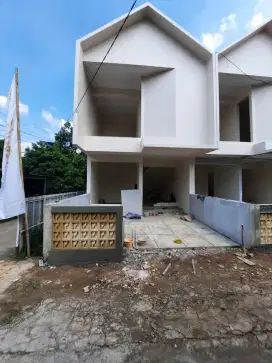RUMAH SUPER MURAH 2 LANTAI LINGKUNGAN BEBAS BANJIR DAN AKSES 2 MOBIL