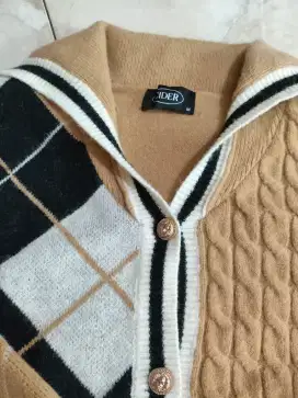 CARDIGAN 2 MODEL