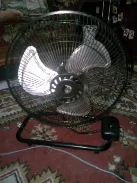 Kipas angin besi Sanex 12 inch