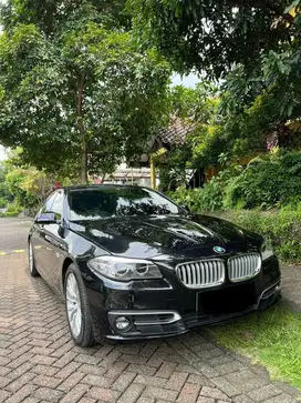 BMW 520i Seger mengkilap