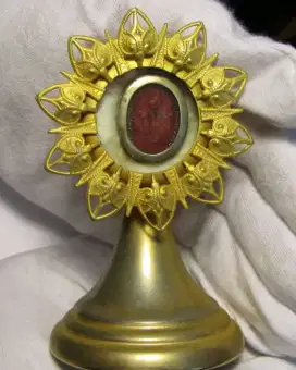 Relik potongan kayu salib waktu yesus di salib