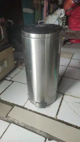 TEMPAT TONG SAMPAH PEDAL INJAK BRABANTIA 30 LITER LTR