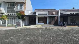 Rumah Bagus Siap Pakai di Cluster Dekat Solo Baru