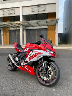 Kawasaki ZX25R 250cc kilometer 900 an