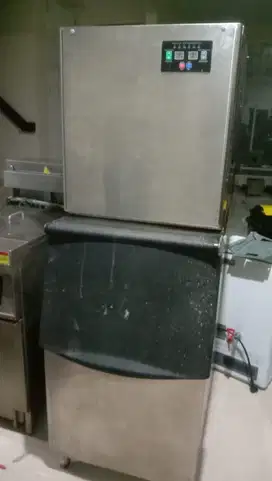 Jual mesin es batu bekas kafe sendiri